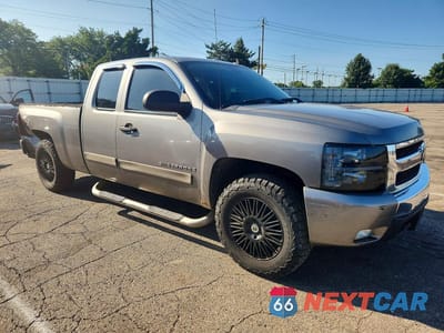 Czwarte zdjęcie samochodu z boku: 2008 CHEVROLET SILVERADO K1500 VIN:2GCEK190581102970 - miniatura