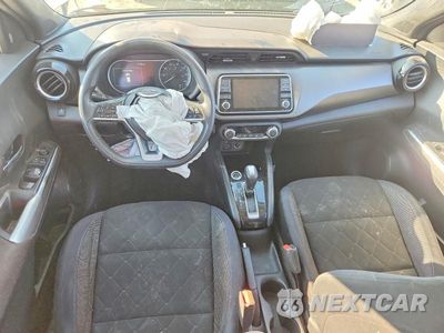 Zdjęcie 8 z 14 samochodu: 2018 NISSAN KICKS SV VIN:3N1CP5CU0JL529430 - miniatura