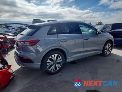 Trzecie zdjęcie samochodu z tyłu: 2025 AUDI Q4 E-TRON PREMIUM VIN:WA1A5BFZ5SP050260 - miniatura