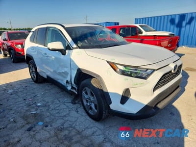 Czwarte zdjęcie samochodu z boku: 2022 TOYOTA RAV4 XLE VIN:4T3RWRFV3NU054134 - miniatura