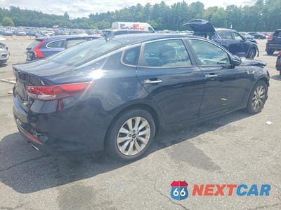 Trzecie zdjęcie samochodu z tyłu: 2018 KIA OPTIMA S VIN:5XXGT4L31JG215552 - miniatura