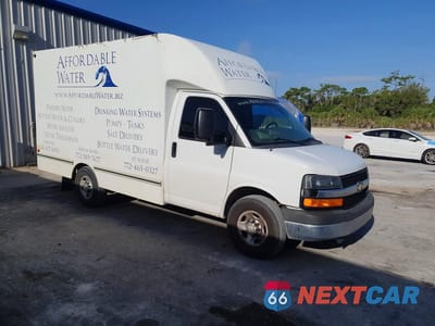 Czwarte zdjęcie samochodu z boku: 2015 CHEVROLET EXPRESS G3500 VIN:1GB0G2CF7F1137211 - miniatura