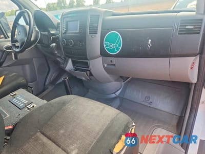 Zdjęcie 8 z 13 samochodu: 2017 MERCEDES-BENZ SPRINTER 2500 AMBULANCE VIN:WDAPE7CDXHP384382 - miniatura