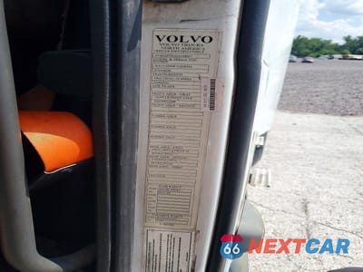 Zdjęcie 12 z 13 samochodu: 2013 VOLVO VNL SEMI TRUCK VIN:4V4NC9TH4DN568607 - miniatura
