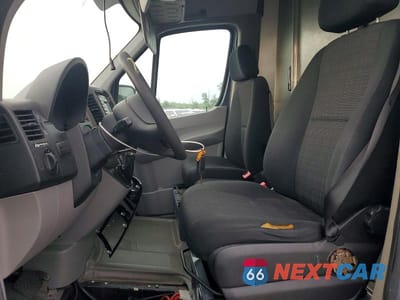 Zdjęcie 7 z 14 samochodu: 2018 MERCEDES-BENZ SPRINTER 2500 DELIVERY VAN VIN:WD3PE7CD9JP625815 - miniatura
