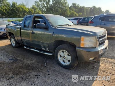 Czwarte zdjęcie samochodu z boku: 2011 CHEVROLET SILVERADO K1500 LT VIN:1GCRKSE34BZ188407 - miniatura