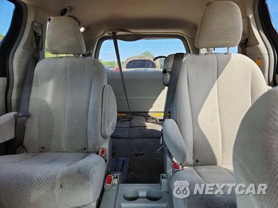 Zdjęcie 10 z 13 samochodu: 2011 TOYOTA SIENNA LE VIN:5TDKK3DC1BS088422 - miniatura
