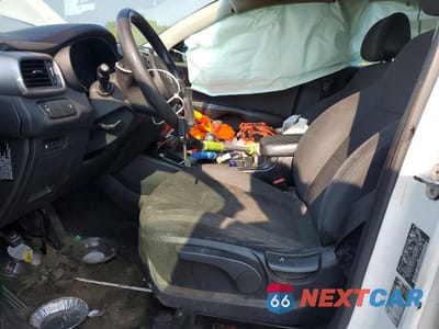 Zdjęcie 7 z 13 samochodu: 2016 KIA SORENTO LX VIN:5XYPG4A30GG118628 - miniatura