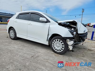 Czwarte zdjęcie samochodu z boku: 2009 TOYOTA MATRIX BASE VIN:2T1KU40EX9C159398 - miniatura