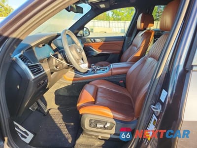Zdjęcie 7 z 13 samochodu: 2021 BMW X7 M50I VIN:5UXCX6C09M9E15859 - miniatura