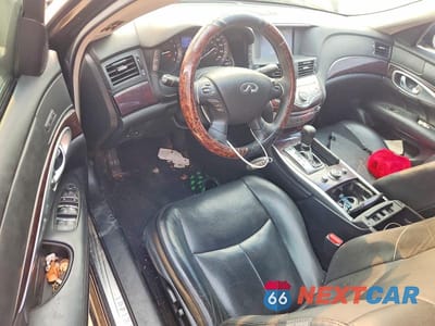 Zdjęcie 8 z 12 samochodu: 2018 INFINITI Q70 3.7 LUXE VIN:JN1BY1AP6JM180374 - miniatura