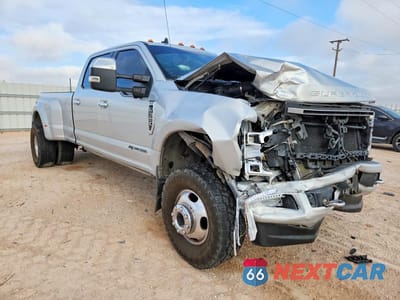 Czwarte zdjęcie samochodu z boku: 2019 FORD F350 SUPER DUTY VIN:1FT8W3DT1KEG40537 - miniatura