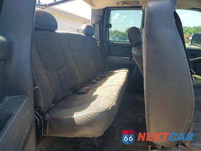 Zdjęcie 10 z 12 samochodu: 2005 CHEVROLET SILVERADO K2500 HEAVY DUTY VIN:1GCHK29UX5E310360 - miniatura