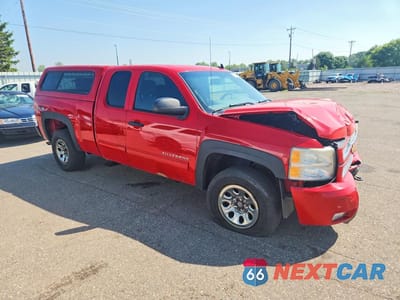 Czwarte zdjęcie samochodu z boku: 2011 CHEVROLET SILVERADO K1500 LS VIN:1GCRKREA6BZ302429 - miniatura