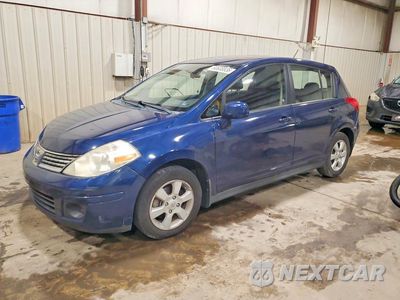 2008 NISSAN VERSA S/SL 3N1BC13E28L425377 - główne zdjęcie licytacji z USA - miniatura