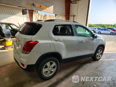 Trzecie zdjęcie samochodu z tyłu: 2020 CHEVROLET TRAX 1LT VIN:KL7CJPSB7LB318530 - miniatura