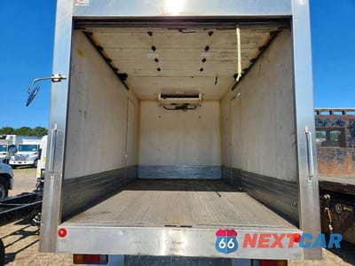 Zdjęcie 10 z 13 samochodu: 2014 ISUZU NPR REFRIGERATED BOX TRUCK VIN:JALC4W166E7000069 - miniatura