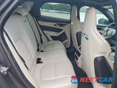 Zdjęcie 11 z 13 samochodu: 2024 JAGUAR F-PACE R-DYNAMIC S VIN:SADCT2FU6RA735765 - miniatura