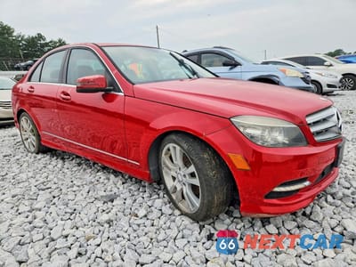Czwarte zdjęcie samochodu z boku: 2011 MERCEDES-BENZ C 300 VIN:WDDGF5EB2BF647056 - miniatura