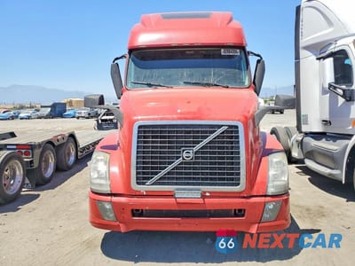 Piąte zdjęcie samochodu w środku: 2016 VOLVO VN VNL VIN:4V4NC9EH2GN963404 - miniatura