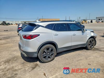 Trzecie zdjęcie samochodu z tyłu: 2020 CHEVROLET BLAZER 3LT VIN:3GNKBDRS7LS539699 - miniatura