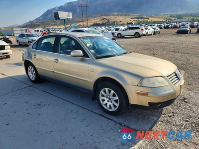 Czwarte zdjęcie samochodu z boku: 2002 VOLKSWAGEN PASSAT GLS VIN:WVWPD63B32P124423 - miniatura