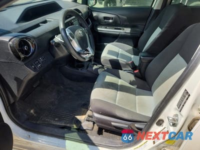 Zdjęcie 7 z 13 samochodu: 2017 TOYOTA PRIUS C TWO VIN:JTDKDTB34H1596208 - miniatura