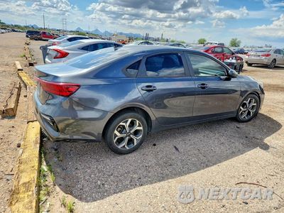 Trzecie zdjęcie samochodu z tyłu: 2021 KIA FORTE LXS VIN:3KPF24AD6ME294837 - miniatura