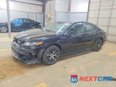 2024 TOYOTA CAMRY SE 4T1G11BK3RU111269 - główne zdjęcie licytacji z USA - miniatura