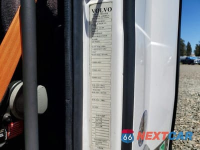 Zdjęcie 12 z 12 samochodu: 2018 VOLVO VNL SEMI TRUCK VIN:4V4N39TG8JN892467 - miniatura