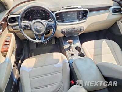 Zdjęcie 8 z 12 samochodu: 2017 KIA SORENTO LX VIN:5XYPGDA39HG237084 - miniatura