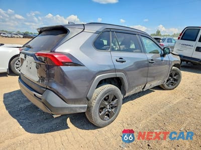 Trzecie zdjęcie samochodu z tyłu: 2021 TOYOTA RAV4 XLE VIN:2T3P1RFVXMW150573 - miniatura
