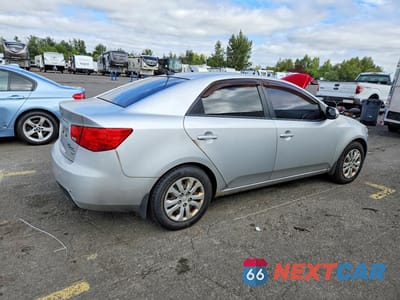 Trzecie zdjęcie samochodu z tyłu: 2012 KIA FORTE EX VIN:KNAFU4A21C5629700 - miniatura