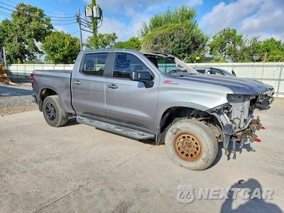 Czwarte zdjęcie samochodu z boku: 2020 CHEVROLET SILVERADO K1500 TRAIL BOSS CUSTOM VIN:3GCPYCEF0LG206540 - miniatura