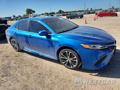 Czwarte zdjęcie samochodu z boku: 2018 TOYOTA CAMRY SE VIN:4T1B11HK1JU068783 - miniatura
