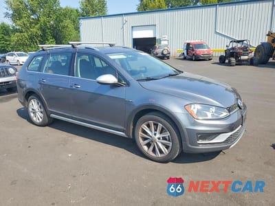 Czwarte zdjęcie samochodu z boku: 2017 VOLKSWAGEN GOLF ALLTRACK S VIN:3VWH17AU0HM521008 - miniatura