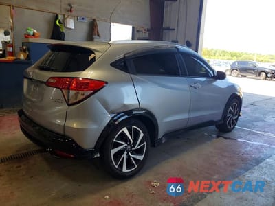 Trzecie zdjęcie samochodu z tyłu: 2020 HONDA HR-V SPORT VIN:3CZRU6H1XLM726777 - miniatura