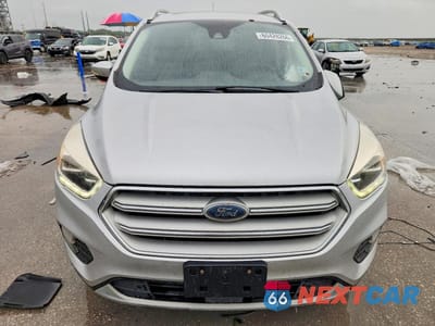 Piąte zdjęcie samochodu w środku: 2018 FORD ESCAPE VIN:1FMCU0J97JUB72546 - miniatura