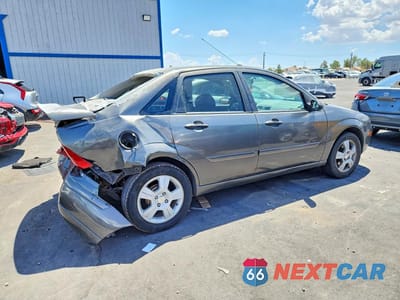 Trzecie zdjęcie samochodu z tyłu: 2005 FORD FOCUS ZX4 VIN:1FAFP34N65W271359 - miniatura