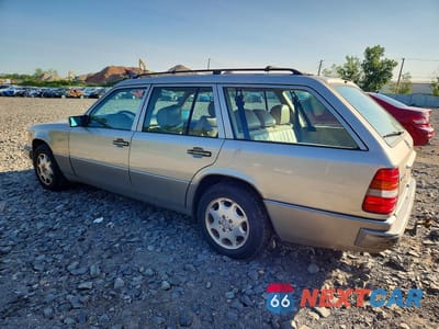 Drugie zdjęcie samochodu z przodu: 1995 MERCEDES-BENZ E 320 VIN:WDBEA92E4SF319352 - miniatura