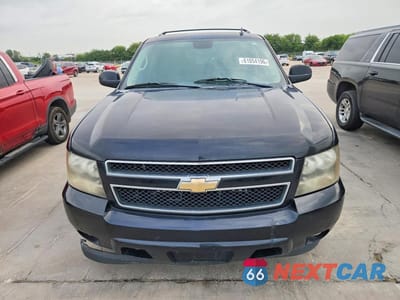 Piąte zdjęcie samochodu w środku: 2011 CHEVROLET SUBURBAN K1500 LT VIN:1GNSKJE31BR368642 - miniatura