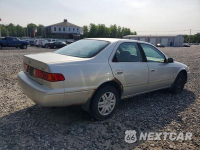 Trzecie zdjęcie samochodu z tyłu: 2001 TOYOTA CAMRY LE VIN:4T1BG22K41U021079 - miniatura