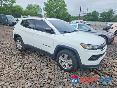 Czwarte zdjęcie samochodu z boku: 2022 JEEP COMPASS LATITUDE VIN:3C4NJDBB9NT235449 - miniatura