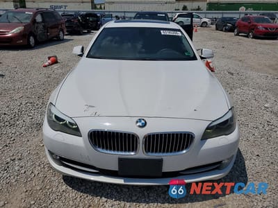 Piąte zdjęcie samochodu w środku: 2013 BMW 528 XI VIN:WBAXH5C51DD111163 - miniatura