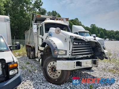 2017 MACK 700 GU700 1M2AX09CXHM035478 - główne zdjęcie licytacji z USA - miniatura