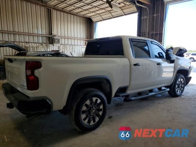 Trzecie zdjęcie samochodu z tyłu: 2026 CHEVROLET SILVERADO K2500 CUSTOM VIN:2GC4KME77T1152892 - miniatura