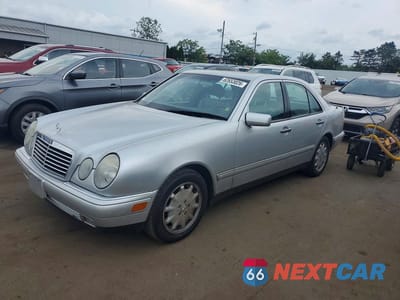 1996 MERCEDES-BENZ E 320 WDBJF55F5TJ013532 - główne zdjęcie licytacji z USA - miniatura