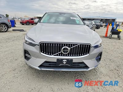 Piąte zdjęcie samochodu w środku: 2023 VOLVO XC60 PLUS VIN:YV4H60DN2P1210592 - miniatura