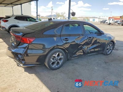 Trzecie zdjęcie samochodu z tyłu: 2020 KIA FORTE LXS VIN:3KPF24AD4LE150119 - miniatura