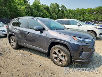 Czwarte zdjęcie samochodu z boku: 2022 TOYOTA RAV4 XLE VIN:2T3P1RFV1NC292376 - miniatura